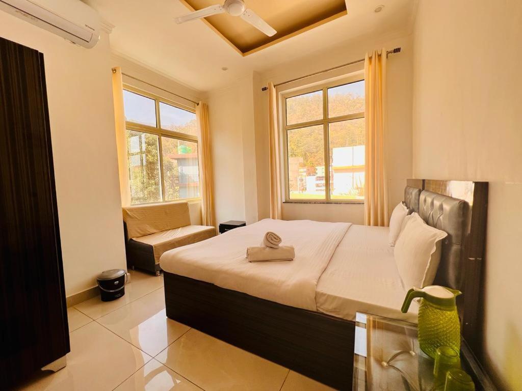 Hotel Paradise Palm Rishikesh Bagian luar foto